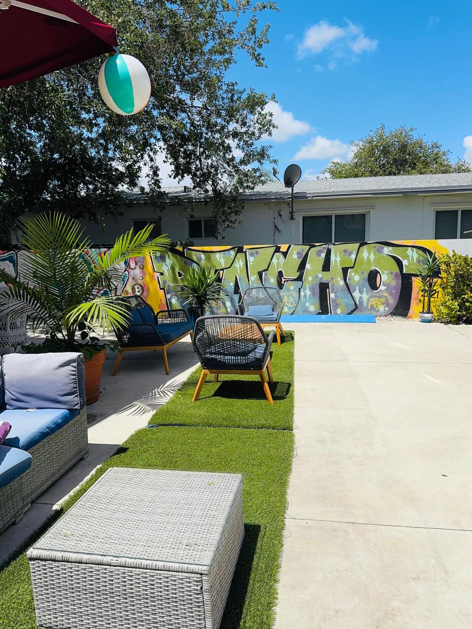 Atrium Hostel Design District Miami Exterior photo